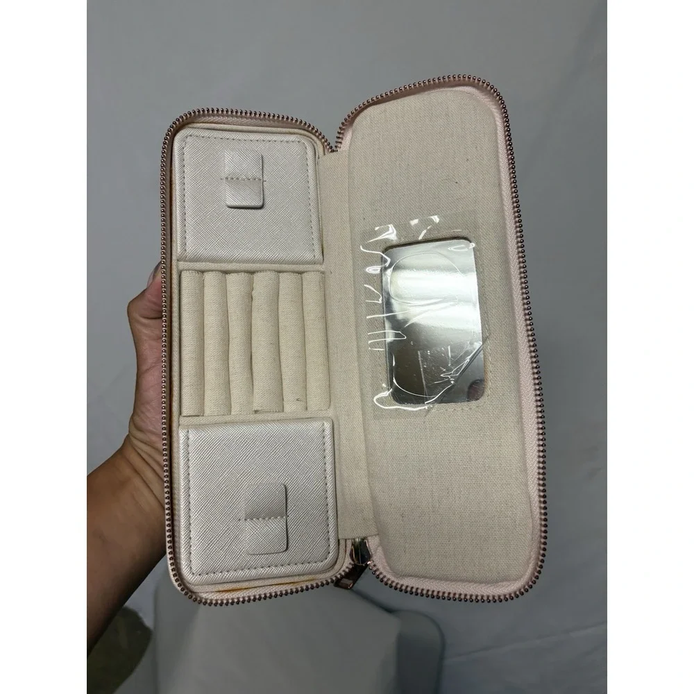 MONAT Travel Jewelry Case Organizer Beige faux Leather Rose Gold Zip